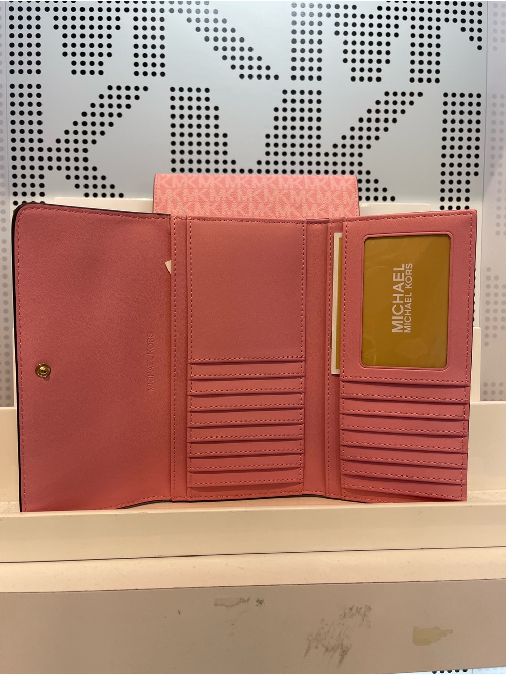 Michael Kors Jet Set Travl Signature Logo Tri-Fold Wallet Trifold 
Carnation
NWT - Picture 13 of 16